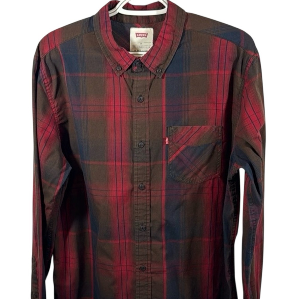 Levi’s Men’s Red Plaid Button Down Size Medium